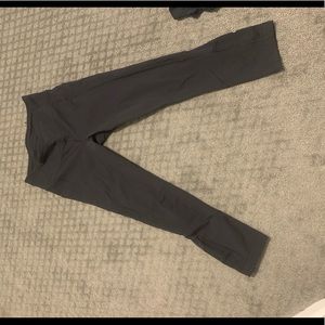 Black cropped Lululemon pants with pockets Size 6